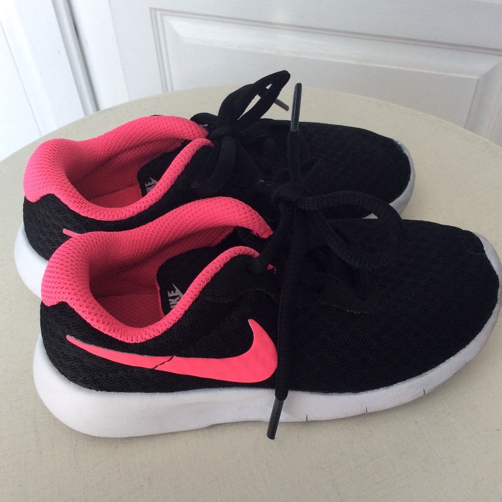Black and pink Nike Shoes